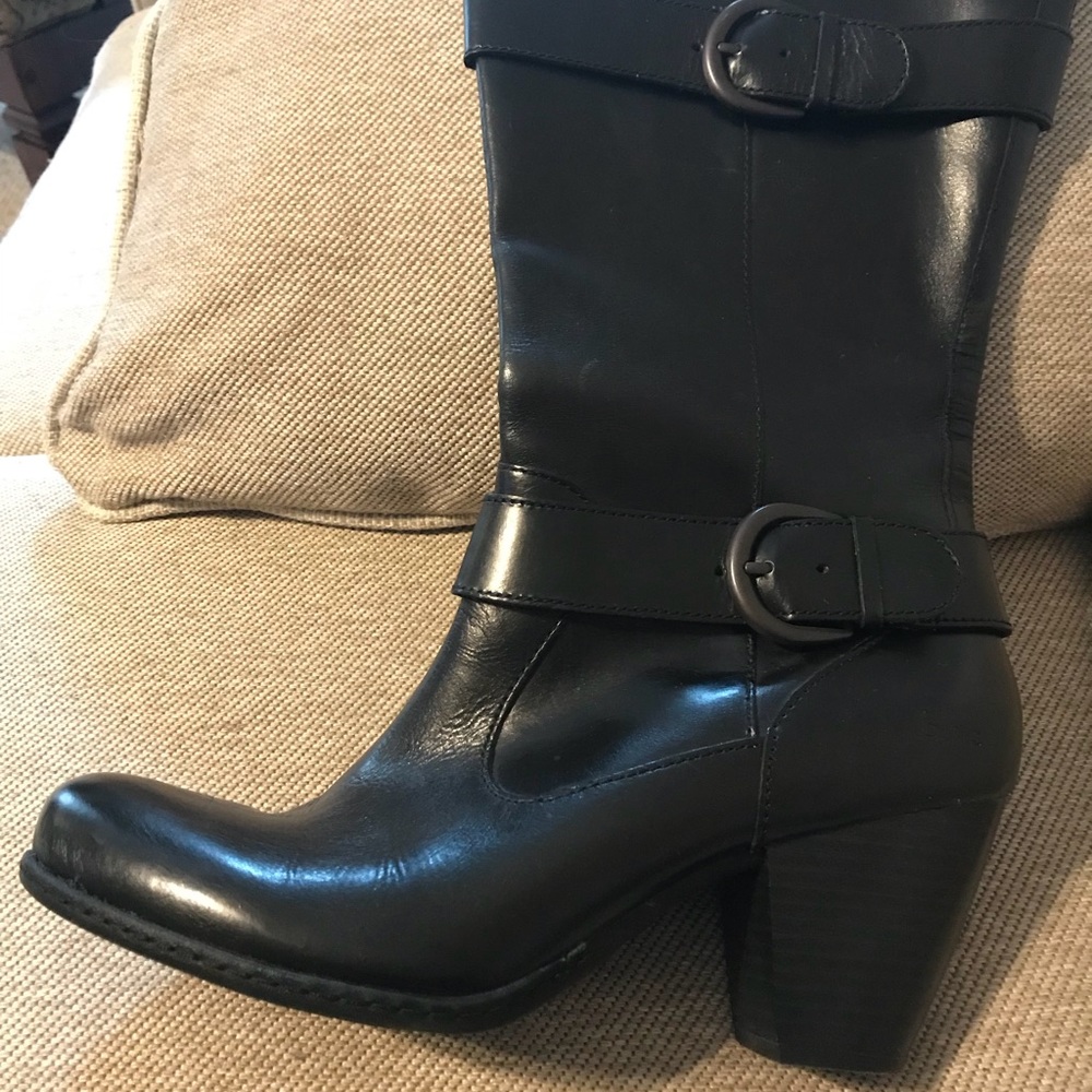Black mid calf heeled boots by b.o.c.